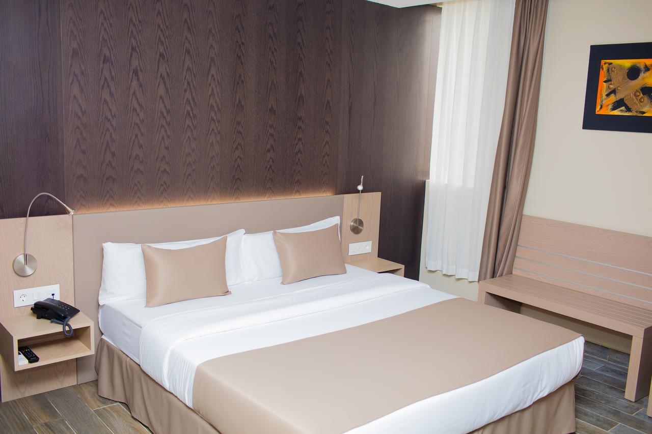 Fly Hotel Libreville Exterior foto