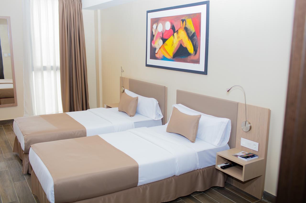 Fly Hotel Libreville Exterior foto